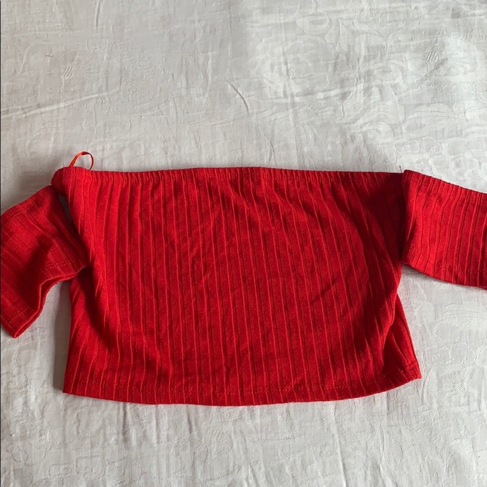 RED CROPPED OFF-SHOULDER TOP